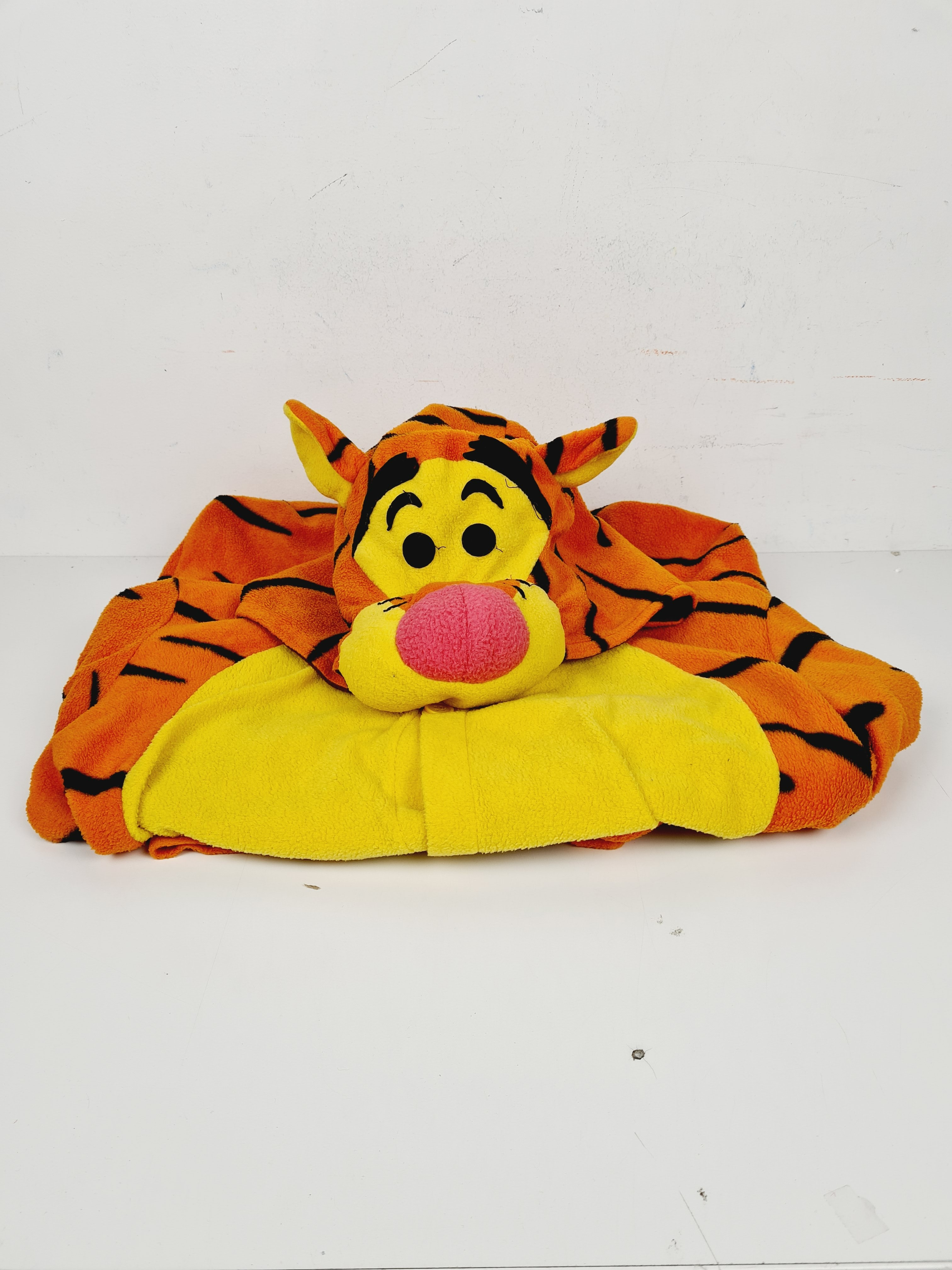 Voir photo 2 de Déguisement - WINNIE L'OURSON : TIGROU - 124 cm Déguisement - WINNIE L'OURSON : TIGROU - 124 cm Bon état - Vue 2 -